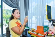 赣州泰国主播品三亚榴莲：“尝到了家乡味”
