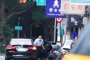 赣州台当局这个单位的公车，给了狗了